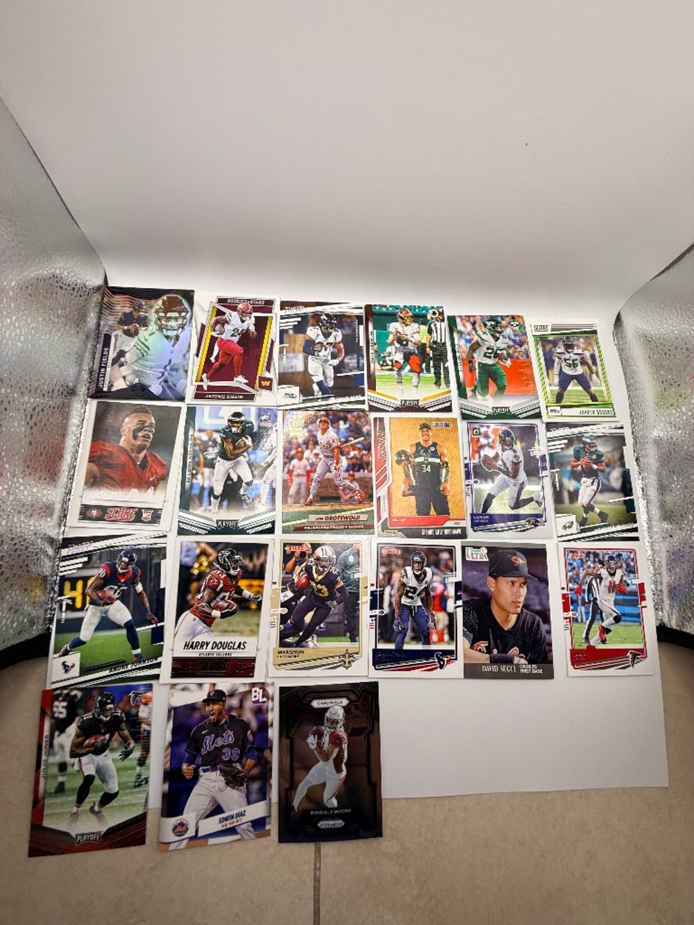 Sports Trading Card Lot 23 Cards NFL MLB NBA Panini Donruss Score Prizm